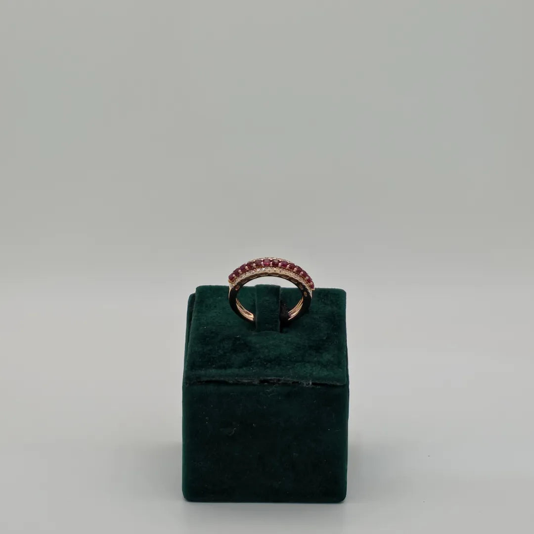 Anello A Fascia Rosa Con Rubini E Diamanti