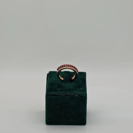 Anello A Fascia Rosa Con Rubini E Diamanti