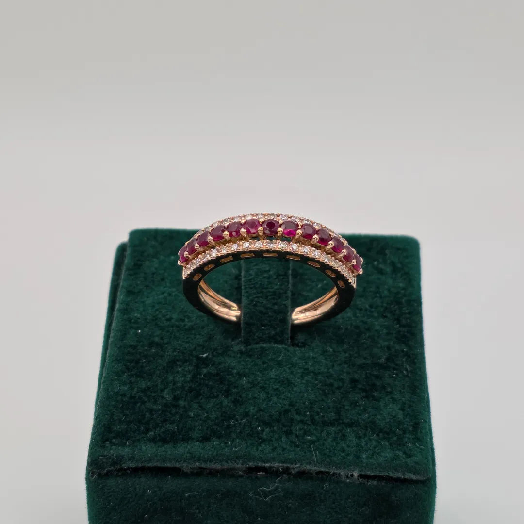 Anello A Fascia Rosa Con Rubini E Diamanti